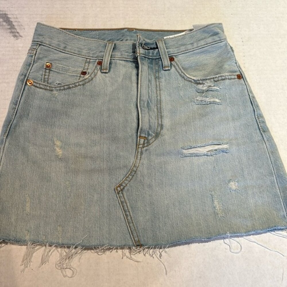 Levis Light Wash Mini Skirt In Size 24 Orxs